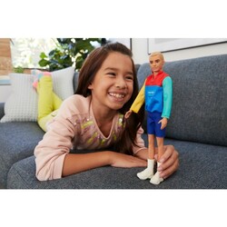 Barbie. Кукла Кен "Модник" в свитшоты в стиле пэчворк (887961900385)