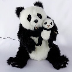 Hansa. М'яка іграшка-макет, роботизована, Ведмідь панда з малюком (0787)