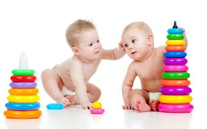 Розвиваючі іграшки для дітей до 1 року: список з прикладами по місяцях